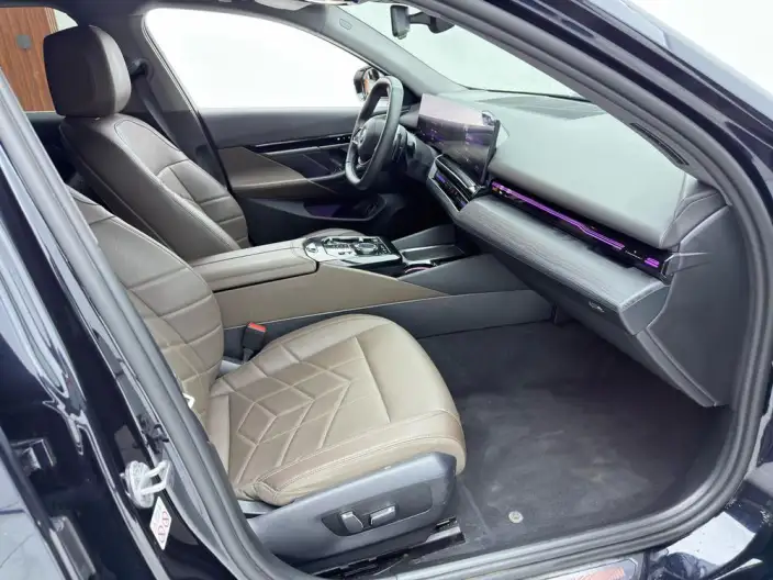 BMW 5 Series 2024 Model 525Li M Sports Set – фото 9