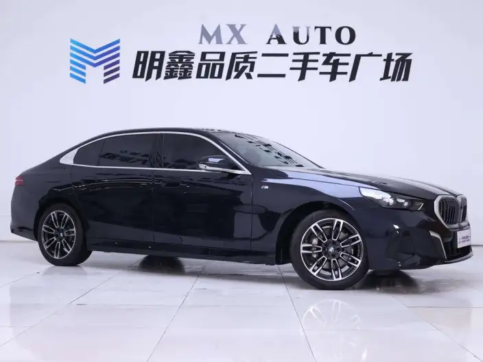 BMW 5 Series 2025 Model 530Li Leading Model M Sports Set – фото 2