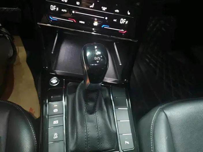 Volkswagen Passat 2023 Model Facelift 330TSI Starry sky Elite Edition – фото 9
