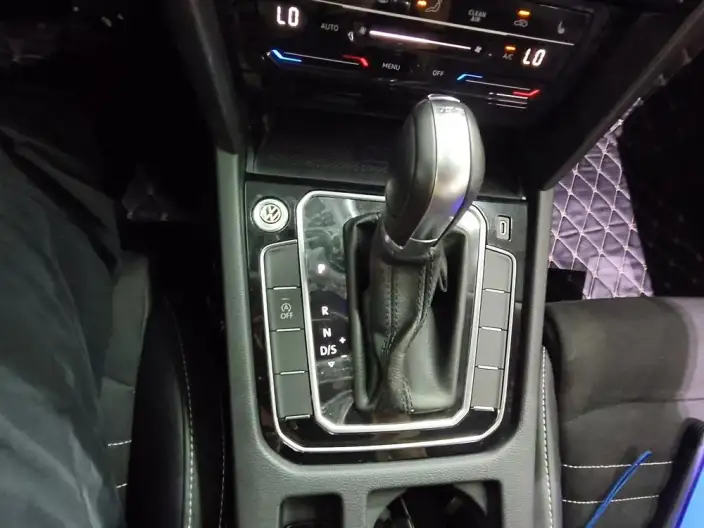 Volkswagen Magotan 2020 Model 330TSI DSG Luxury Model – фото 9