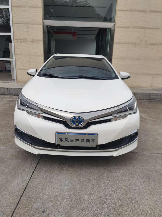 Toyota Corolla 2017 Facelift Hybrid 1.8L E-CVT Leader China V – фото 2