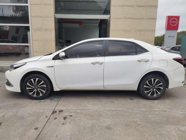 Toyota Corolla 2017 Facelift Hybrid 1.8L E-CVT Leader China V – фото 3
