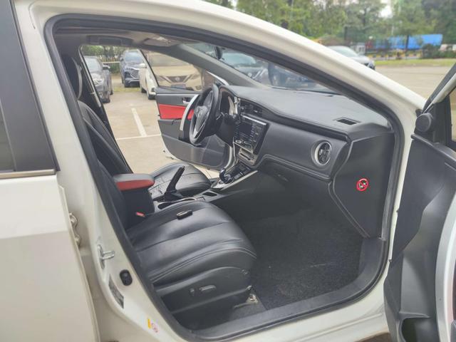 Toyota Corolla 2017 Facelift Hybrid 1.8L E-CVT Leader China V – фото 8