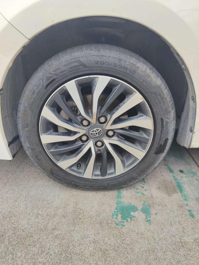 Toyota Corolla 2017 Facelift Hybrid 1.8L E-CVT Leader China V – фото 13