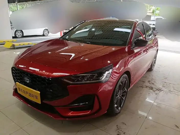 Ford Focus 2022 Model Hatchback EcoBoost 180 Automatic ST Line – фото 1