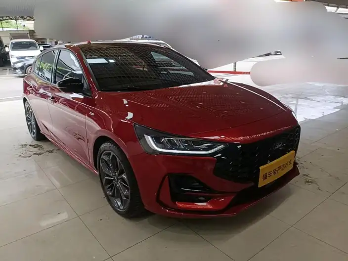 Ford Focus 2022 Model Hatchback EcoBoost 180 Automatic ST Line – фото 2