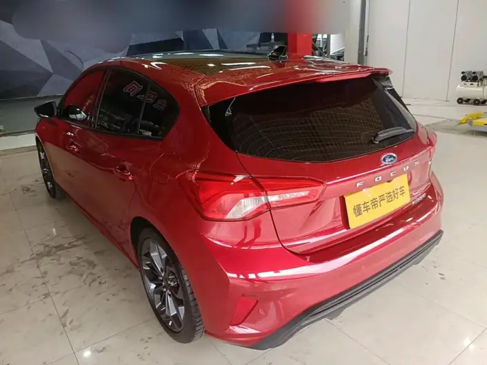 Ford Focus 2022 Model Hatchback EcoBoost 180 Automatic ST Line – фото 3