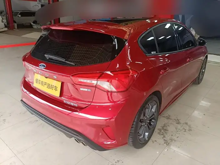 Ford Focus 2022 Model Hatchback EcoBoost 180 Automatic ST Line – фото 4