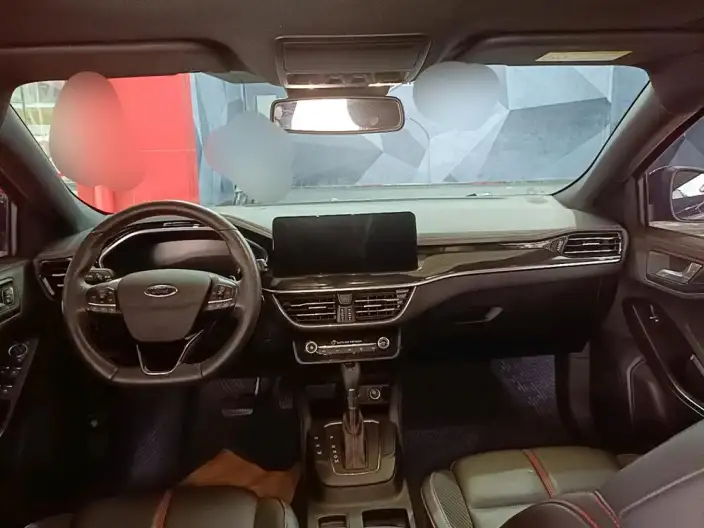 Ford Focus 2022 Model Hatchback EcoBoost 180 Automatic ST Line – фото 5