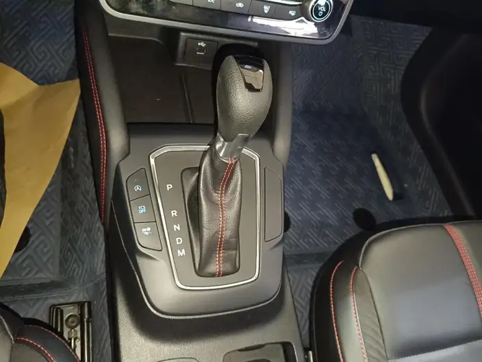 Ford Focus 2022 Model Hatchback EcoBoost 180 Automatic ST Line – фото 9