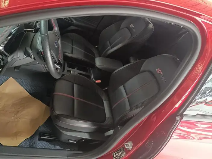 Ford Focus 2022 Model Hatchback EcoBoost 180 Automatic ST Line – фото 10