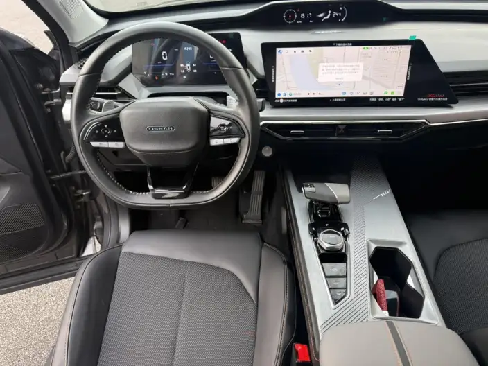 Changan Auchan Z6 2023 Model Blue whale 1.5T DCT Smart Cool Model – фото 10