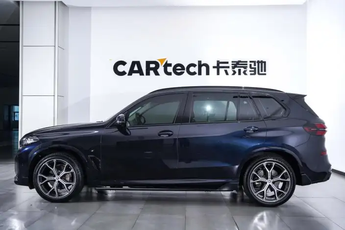 BMW X5 2023 Model xDrive30Li Exclusive Model M Sports Night Set – фото 3