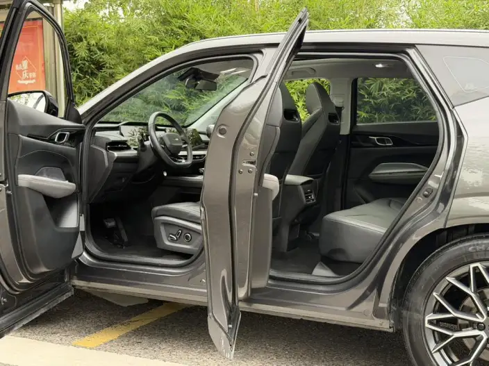 Changan Auchan Z6 2023 Model Blue whale 1.5T DCT Smart Edition Model City Edition – фото 8