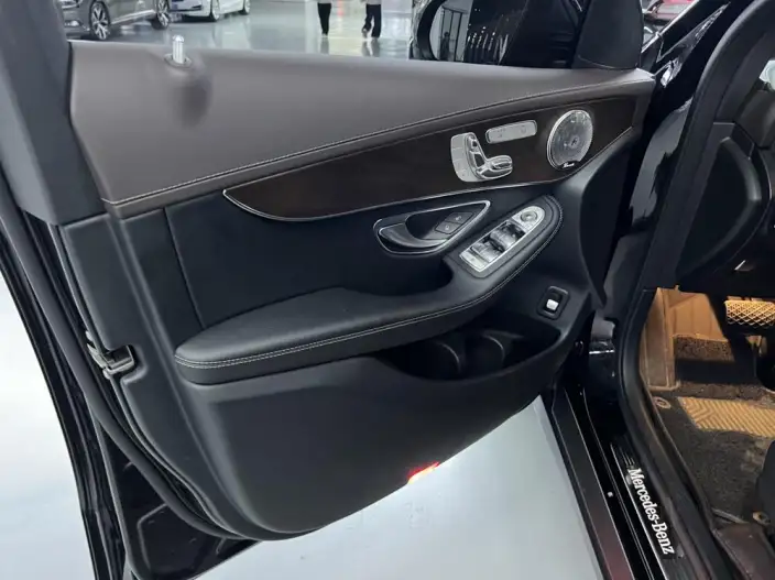 Mercedes-Benz GLC 2021 Model GLC 260 L 4MATIC Luxury Model – фото 6