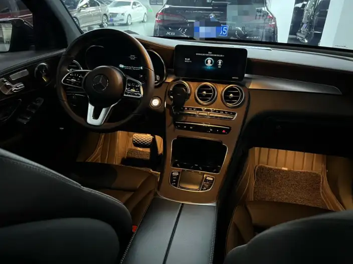 Mercedes-Benz GLC 2021 Model GLC 260 L 4MATIC Luxury Model – фото 9