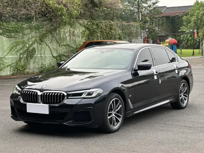 BMW 5 Series 2022 Model Facelift II 525Li M Sports Set – фото 1