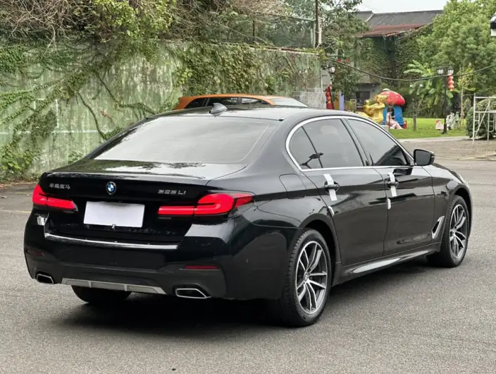 BMW 5 Series 2022 Model Facelift II 525Li M Sports Set – фото 6