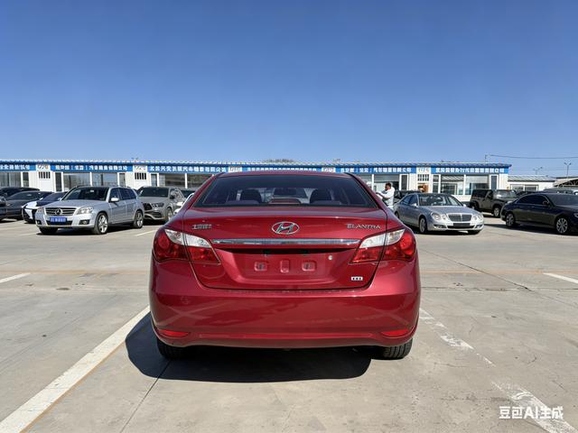Hyundai Elantra 2015 модификация 1.6L автоматическое Com f ort – фото 4