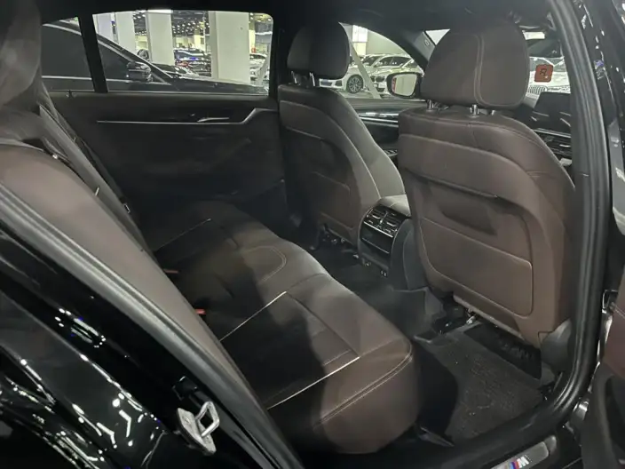 BMW 5 Series 2022 Model Facelift II 525Li M Sports Set – фото 9