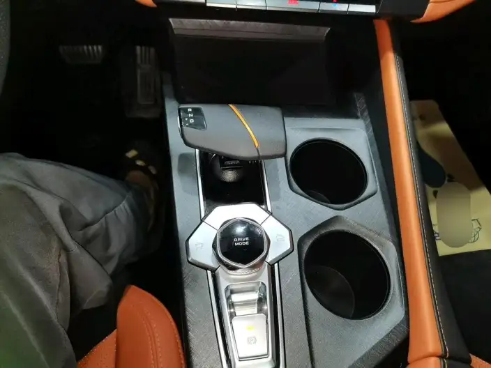Changan UNI-V 2023 Model 2.0T Fengsu Edition – фото 10