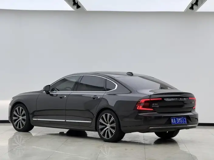 Volvo S90 2023 Model B5 Smart Range Deluxe Edition – фото 4