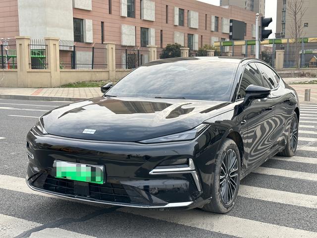 Geely Galaxy E8 PHEV 2025 130km EM-i Prestige Edition – фото 1