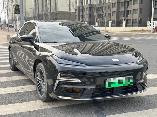 Geely Galaxy E8 PHEV 2025 130km EM-i Prestige Edition – фото 3