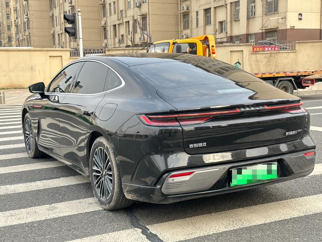 Geely Galaxy E8 PHEV 2025 130km EM-i Prestige Edition – фото 8