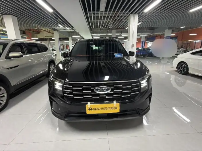 Ford Edge 2023 Model Ford Edge L 2.0T EcoBoost 2WD VII seat Luxury Model – фото 2