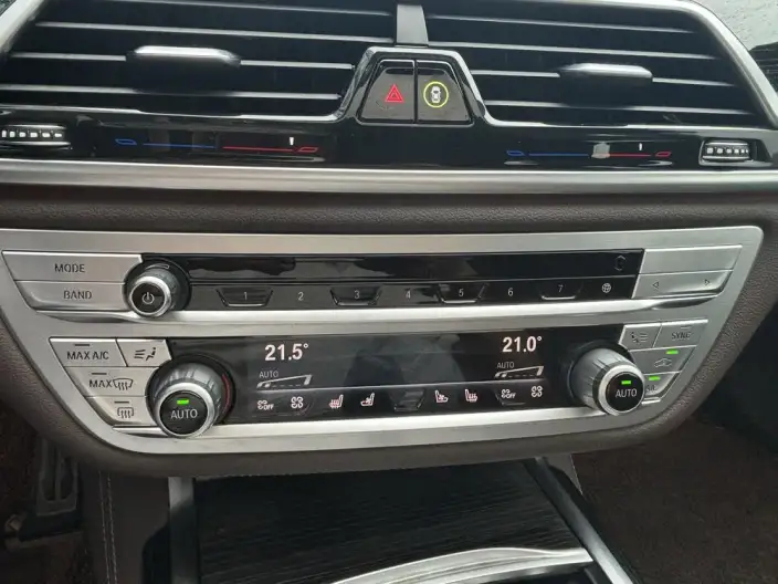 BMW 7 Series 2021 Model 730Li M Sports Set – фото 7