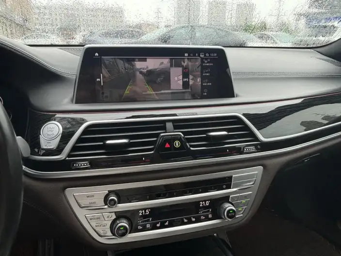 BMW 7 Series 2021 Model 730Li M Sports Set – фото 8