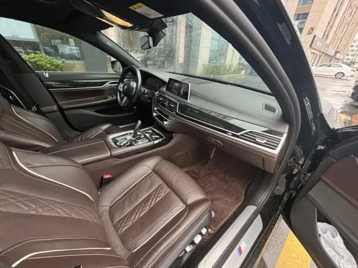 BMW 7 Series 2021 Model 730Li M Sports Set – фото 10