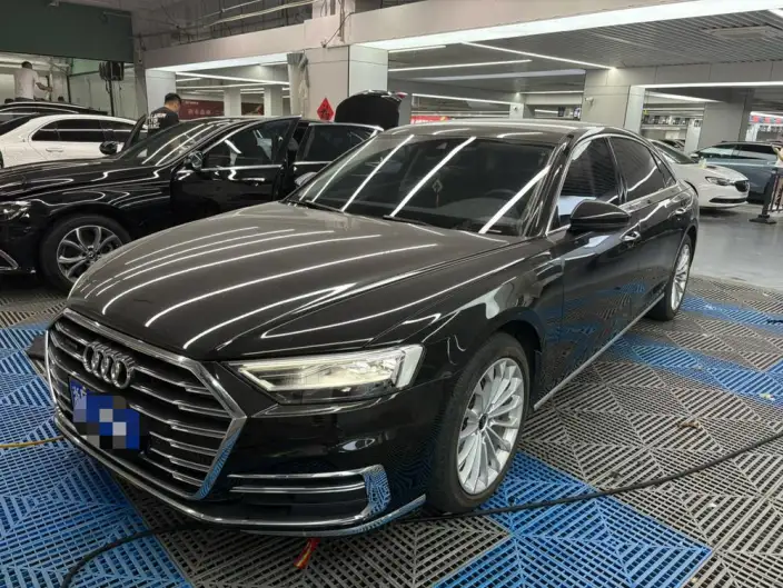 Audi A8 2021 Model A8L 50 TFSI quattro Comfort Model – фото 1