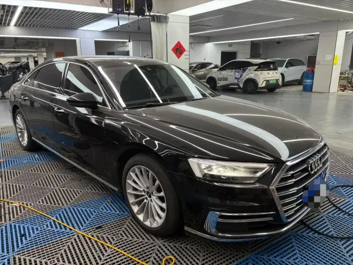 Audi A8 2021 Model A8L 50 TFSI quattro Comfort Model – фото 3