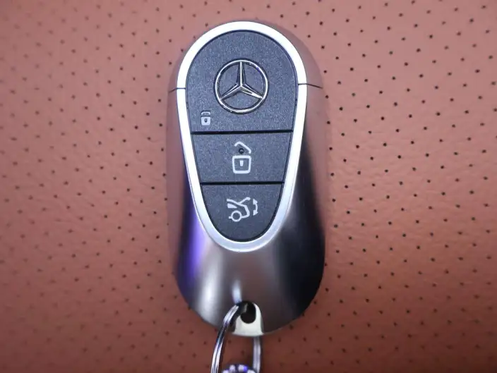 Mercedes-Benz GLC 2026 Model GLC 260 L 4MATIC Luxury Model 5 seat – фото 6