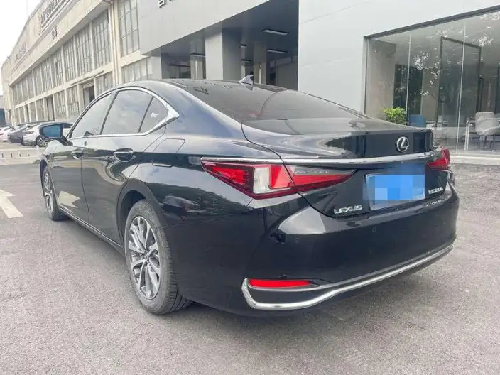 Lexus ES 2022 Model 260 Superior Edition – фото 4