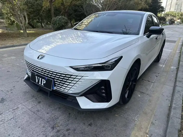 Changan UNI-V 2023 Model 1.5T Exclusive Model – фото 1