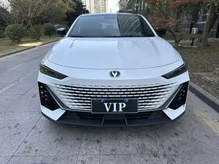Changan UNI-V 2023 Model 1.5T Exclusive Model – фото 2