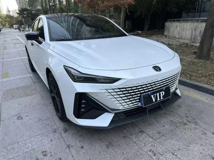 Changan UNI-V 2023 Model 1.5T Exclusive Model – фото 3