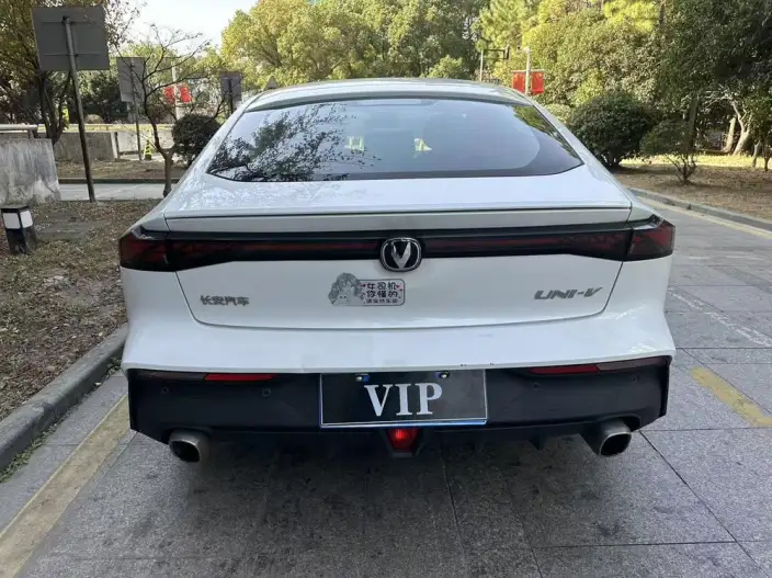 Changan UNI-V 2023 Model 1.5T Exclusive Model – фото 5