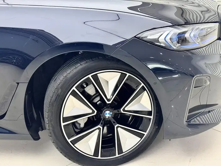 BMW i3 2025 Model eDrive40L Night Edition Sports Set – фото 9