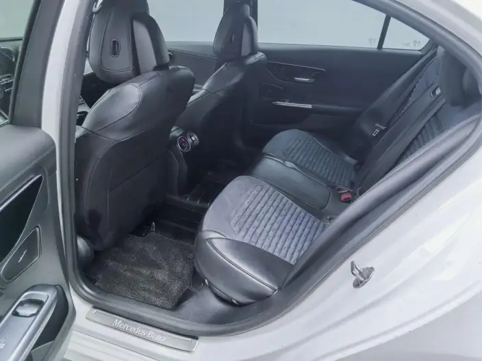 Mercedes-Benz C-Class PHEV 2022 Model C 350 eL – фото 9