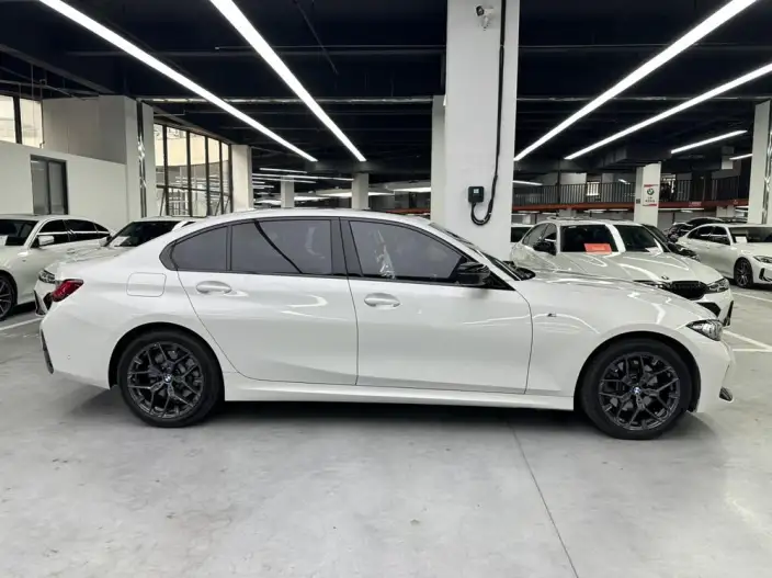 BMW 3 Series 2025 Model 330Li M Sports Night Set – фото 6