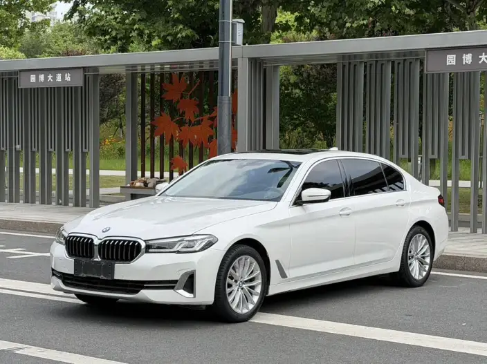 BMW 5 Series 2022 Model Facelift II 525Li Luxury Set
