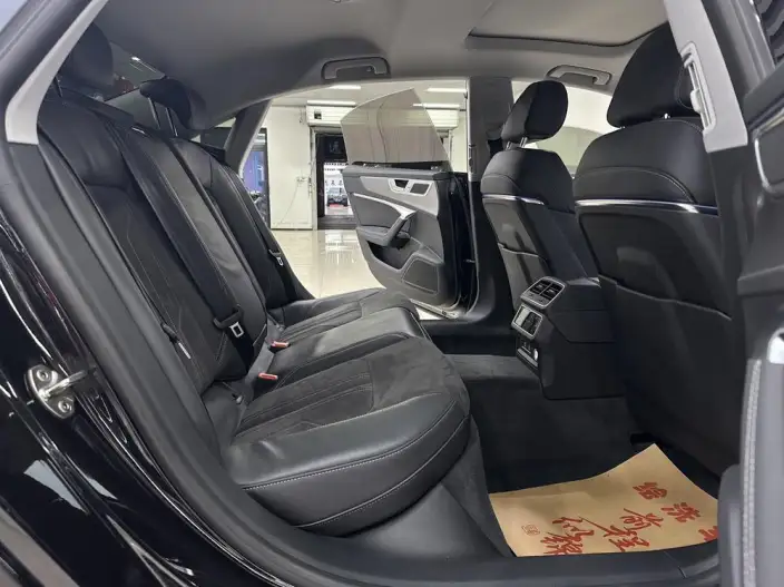Audi A7 L 2024 Model 45 TFSI Luxury Model – фото 10