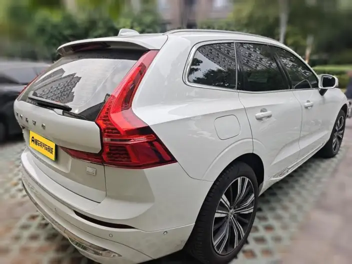 Volvo XC60 PHEV 2022 Model T8 4WD Smart Range Deluxe Edition