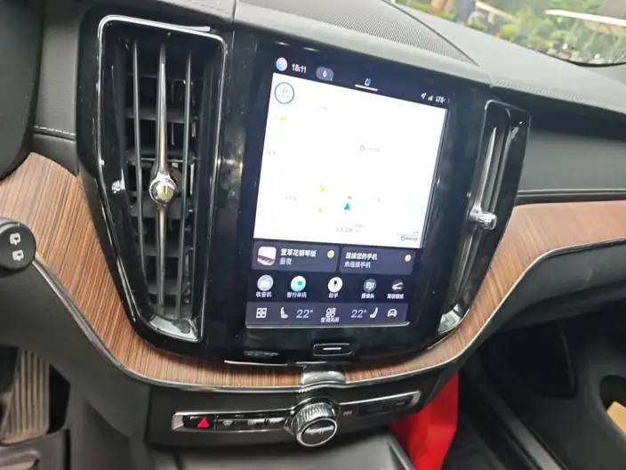 Volvo XC60 PHEV 2022 Model T8 4WD Smart Range Deluxe Edition – фото 7