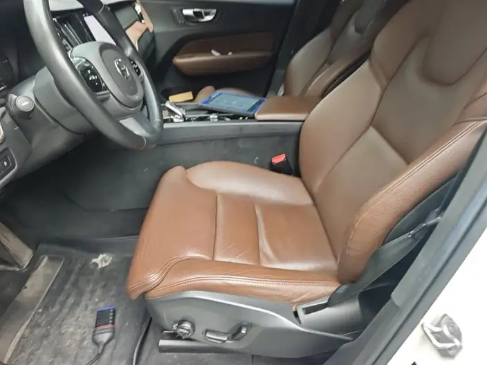 Volvo XC60 PHEV 2022 Model T8 4WD Smart Range Deluxe Edition – фото 9