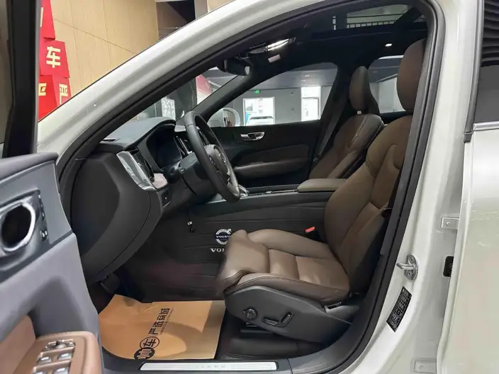 Volvo XC60 2024 Model B5 4WD Smart Range Deluxe Edition – фото 10